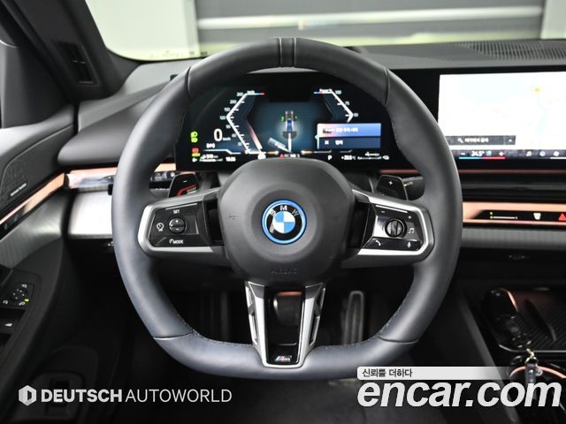 BMW 5-Series 2025 — photo 13