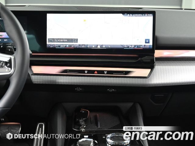 BMW 5-Series 2025 — photo 14