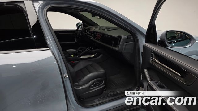 Porsche Cayenne 2025 — photo 17