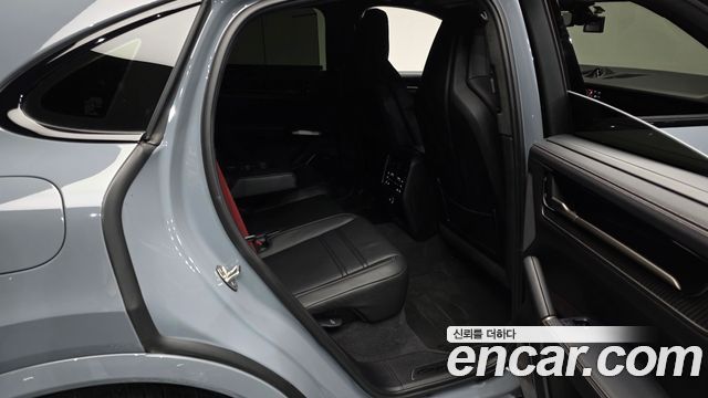 Porsche Cayenne 2025 — photo 18