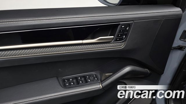 Porsche Cayenne 2025 — photo 24