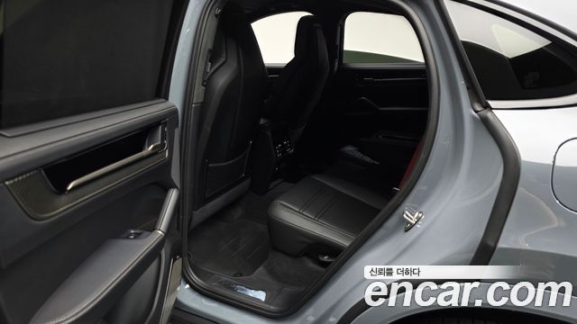 Porsche Cayenne 2025 — photo 16