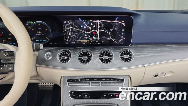 Mercedes-Benz E-Class 2023 — photo 19