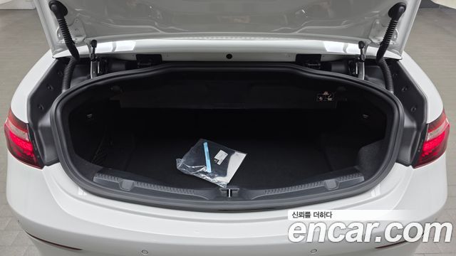 Mercedes-Benz E-Class 2023 — photo 22