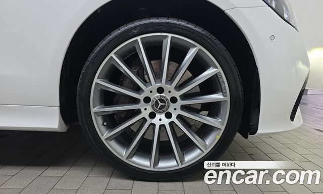 Mercedes-Benz E-Class 2023 — photo 7