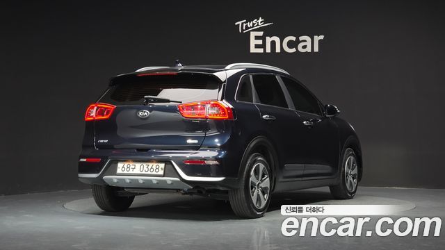 Kia Niro 2017 — photo 2