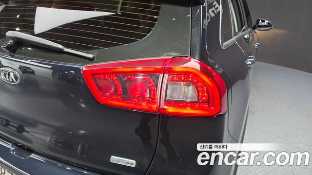 Kia Niro 2017 — photo 9