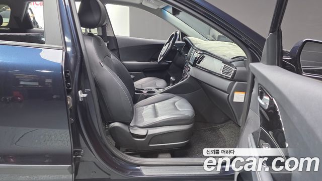 Kia Niro 2017 — photo 16