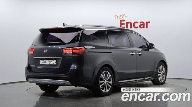 Kia Canival 2018 — photo 2