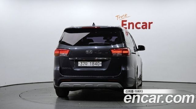 Kia Canival 2018 — photo 4