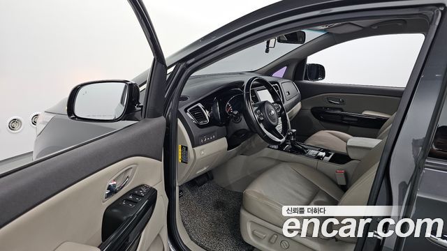 Kia Canival 2018 — photo 13