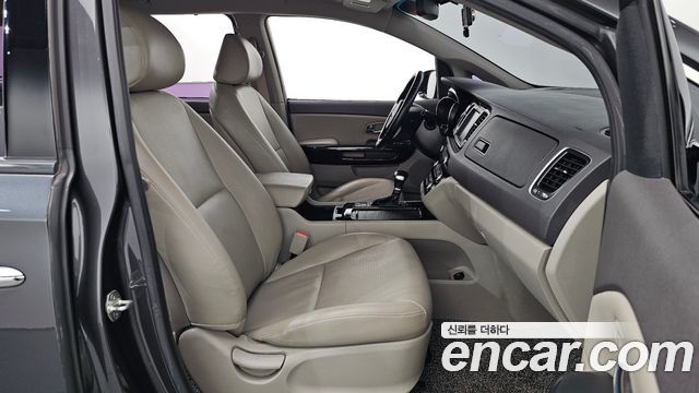 Kia Canival 2018 — photo 17