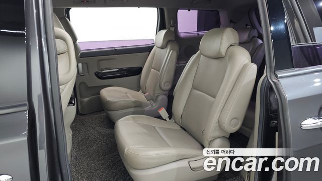 Kia Canival 2018 — photo 16
