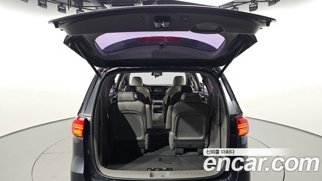 Kia Canival 2018 — photo 32