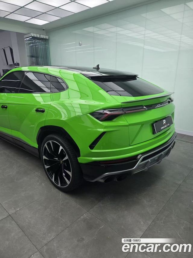Lamborghini Urus 2021 — photo 2