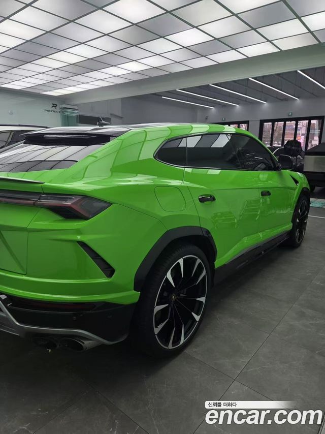 Lamborghini Urus 2021 — photo 12