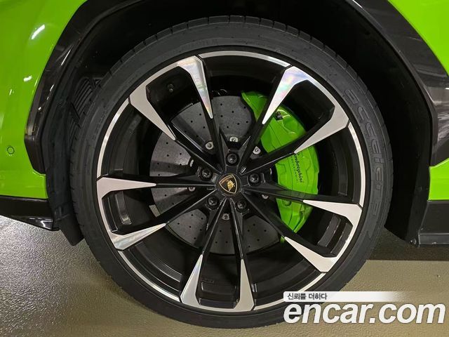Lamborghini Urus 2021 — photo 14