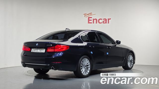 BMW 5-Series 2019 — photo 2