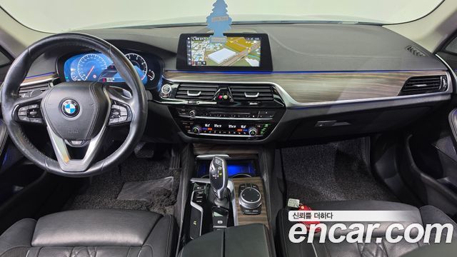 BMW 5-Series 2019 — photo 10