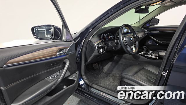 BMW 5-Series 2019 — photo 13