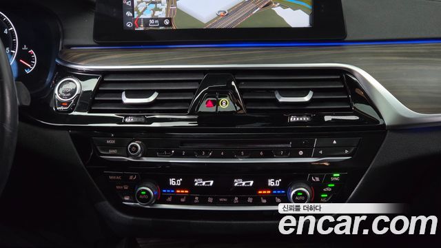 BMW 5-Series 2019 — photo 18