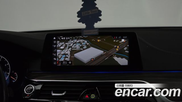 BMW 5-Series 2019 — photo 19