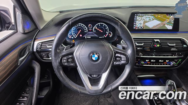 BMW 5-Series 2019 — photo 20