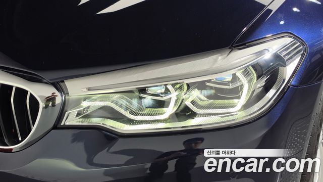 BMW 5-Series 2019 — photo 8
