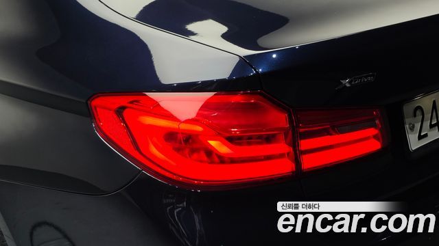 BMW 5-Series 2019 — photo 9