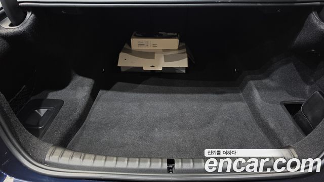 BMW 5-Series 2019 — photo 27