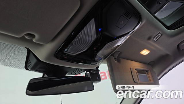 BMW 5-Series 2019 — photo 28