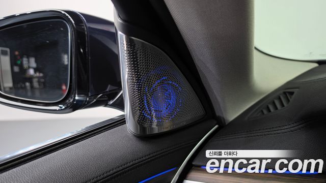 BMW 5-Series 2019 — photo 35