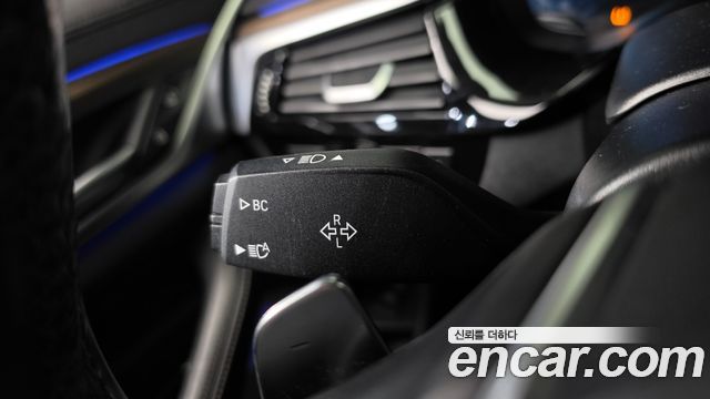 BMW 5-Series 2019 — photo 37