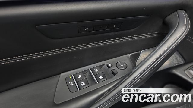 BMW 5-Series 2019 — photo 38