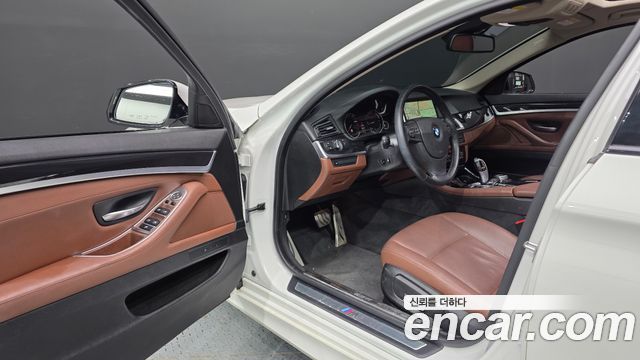 BMW 5-Series 2016 — photo 10