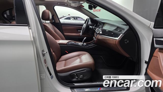 BMW 5-Series 2016 — photo 11