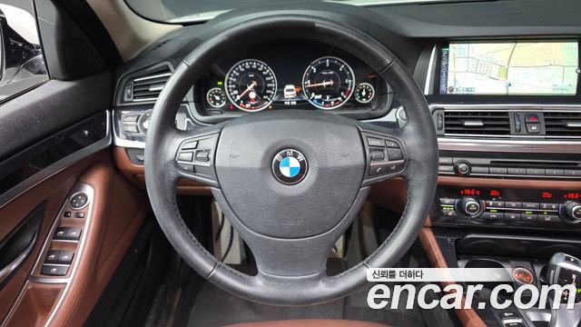 BMW 5-Series 2016 — photo 13