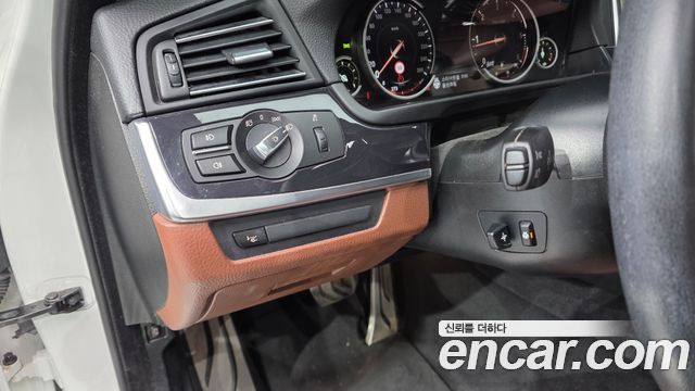 BMW 5-Series 2016 — photo 15