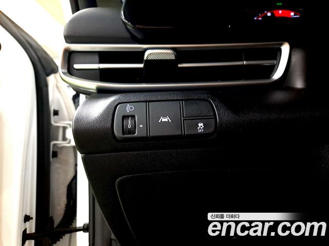 Hyundai AVANTE 2021 — photo 19