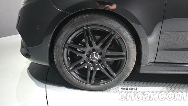 Mercedes-Benz V-Class 2018 — photo 5