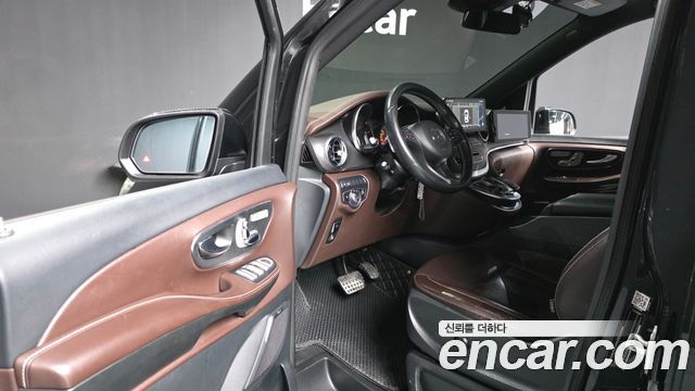 Mercedes-Benz V-Class 2018 — photo 10