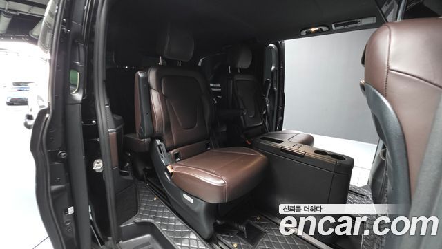Mercedes-Benz V-Class 2018 — photo 12