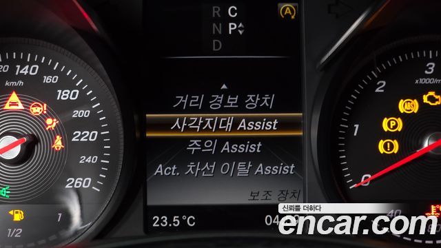 Mercedes-Benz V-Class 2018 — photo 18
