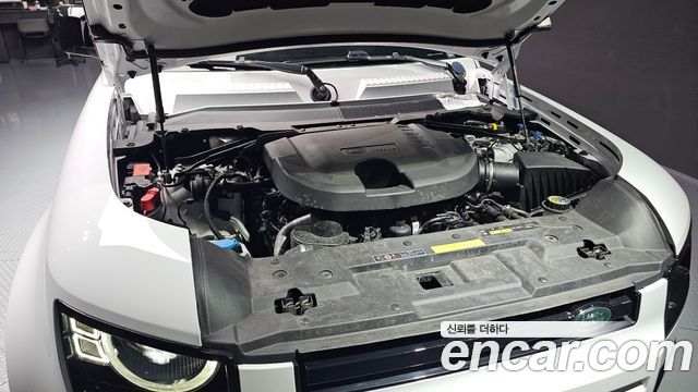 Land Rover Defender 2025 — photo 6