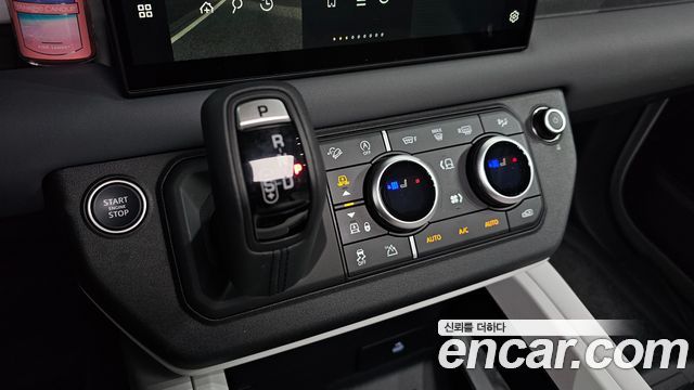 Land Rover Defender 2025 — photo 12
