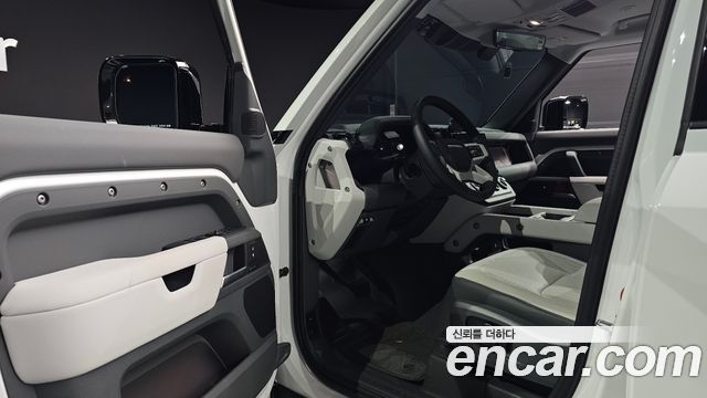 Land Rover Defender 2025 — photo 13