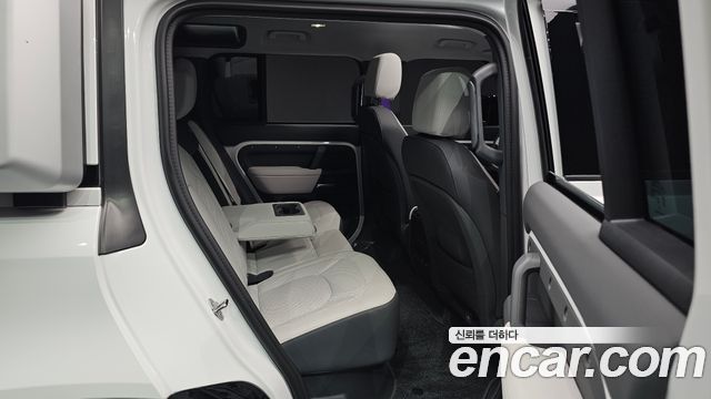 Land Rover Defender 2025 — photo 17
