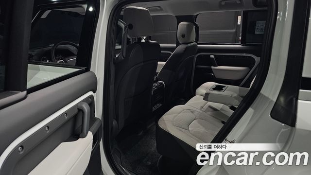 Land Rover Defender 2025 — photo 18