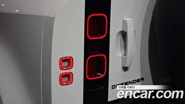 Land Rover Defender 2025 — photo 9