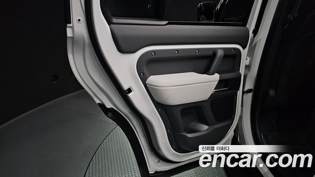 Land Rover Defender 2025 — photo 15